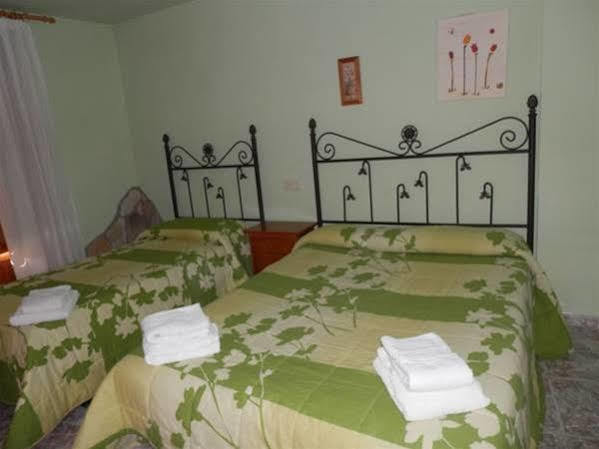 Hostal El Portalico Linares de Mora Exteriör bild